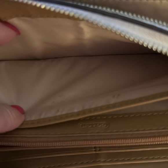 Coach Cream Leather Wallet with Zipper Closure - Picture 4 of 8